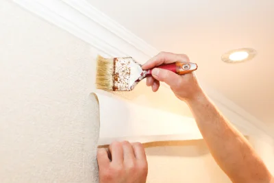 Pose de papier peint à la Frénaye — revêtements muraux et toiles de verre
